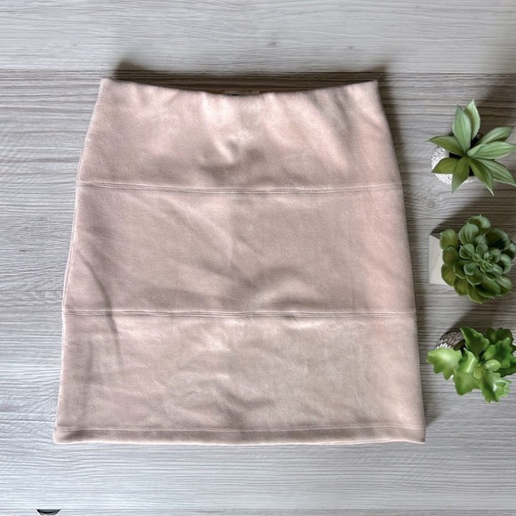 LF faux suede pink mini skirt size M NWT - Picture 1 of 12